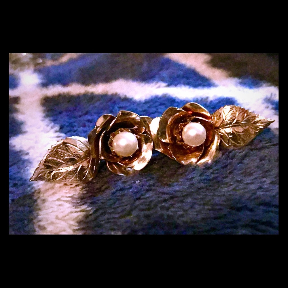 Vintage Marked Coro Flower Pearl Clip-ons
